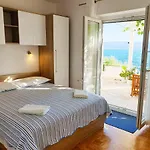 Beachfront Stanici