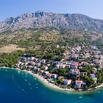Beachfront Stanici 奥米什