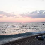 Beachfront Stanici 公寓 *